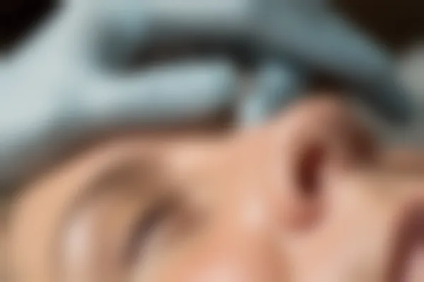 急性视膜坏死综合征的症状有哪些？了解其表现形式以便及时就医。
